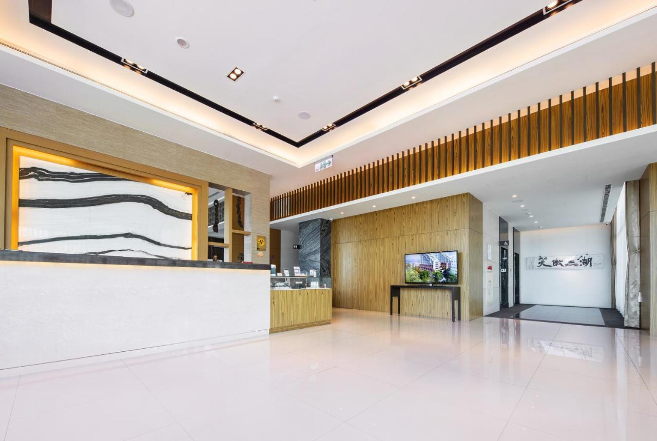 นารุวัน แกแล็กซี เพลซ Hotel Taitung ภายนอก รูปภาพ