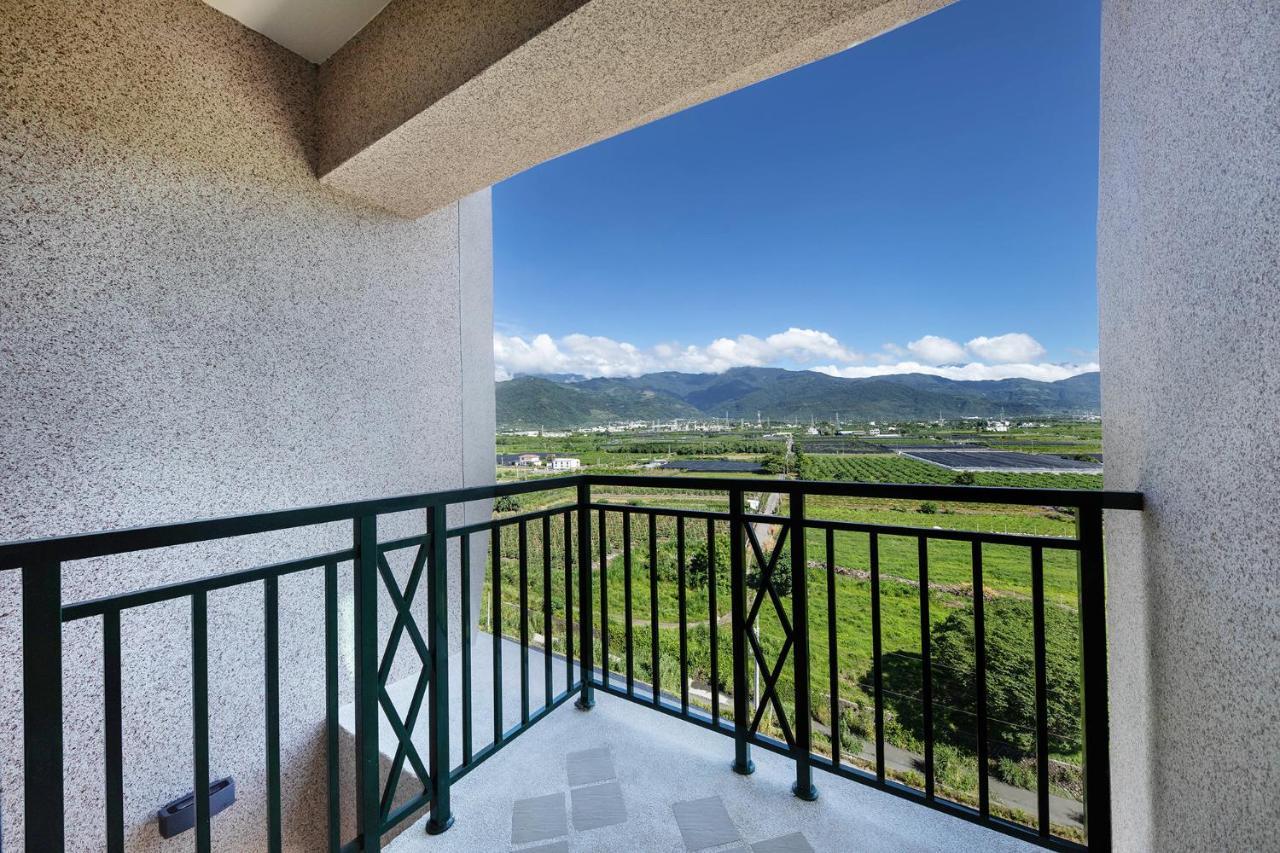 นารุวัน แกแล็กซี เพลซ Hotel Taitung ภายนอก รูปภาพ